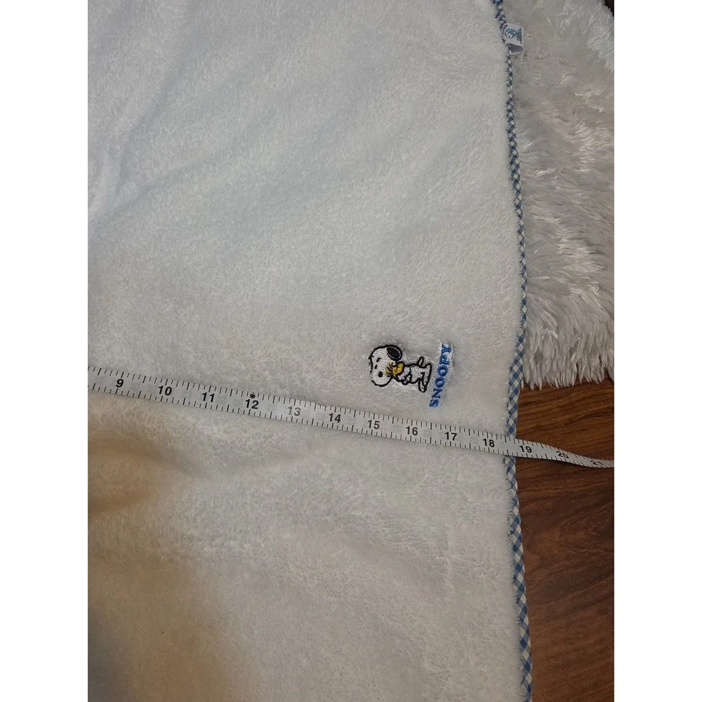 Peanuts Snoopy White Plush Bath Towel Blue Gingham Trim 2022 35x18